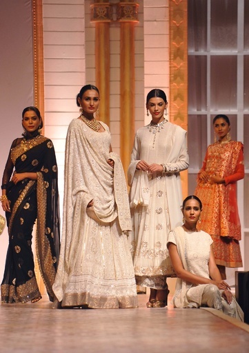 ＜インド・ブライダル・ファッション・ウィーク 2013＞ミラ＆ムザッファー・アリ