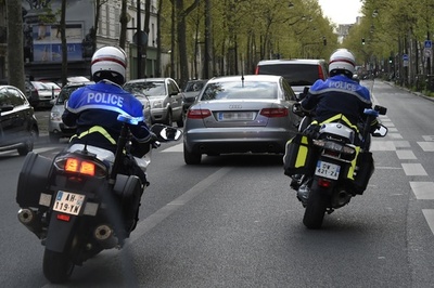 パリ同時テロ、実行犯グループ唯一の生存者を仏に引き渡し