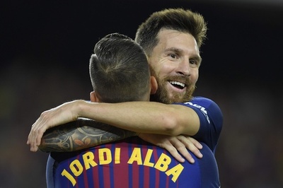 メッシのハットでダービー快勝、バルサがレアルとの差広げる