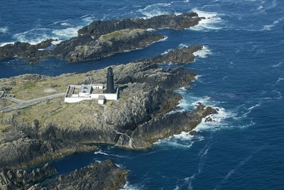 海の波からエネルギー、アイルランドで潮力発電実用化に向け試作機稼働