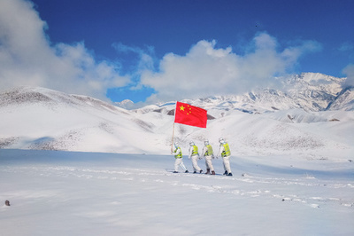 【今日の1枚】雪の国境地帯、徒歩でパトロール 中国