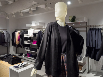 H＆M傘下「COS」、東京・南青山に8日オープン