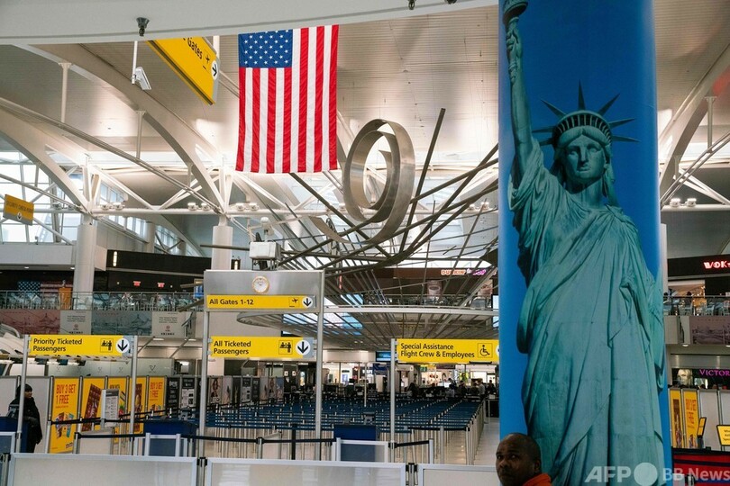 英からの航空旅客はコロナ陰性証明書の提示を、米NY州知事