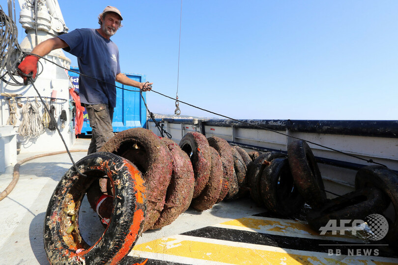 「サンクチュアリ」が汚染源に...南仏、人工魚礁のタイヤ2.5万本撤去