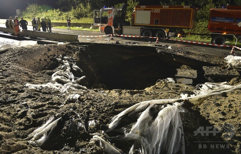 独アウトバーンに巨大な穴、第2次大戦時の不発弾