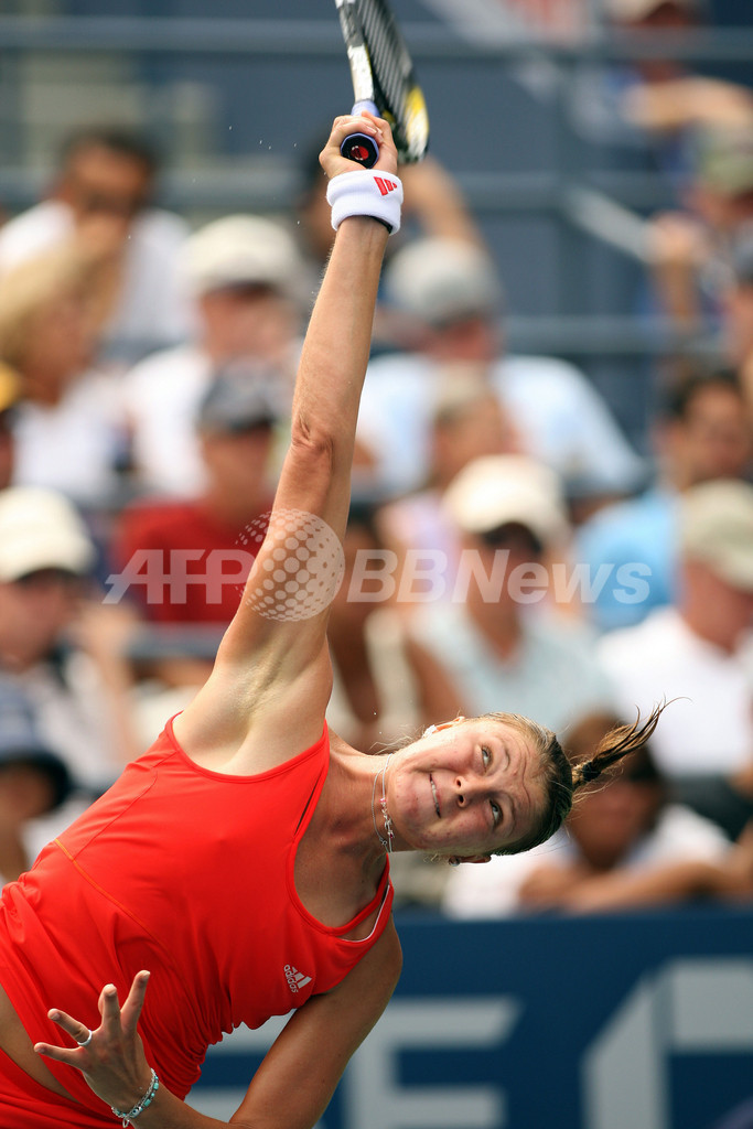 サフィナ ストレートでローレを降し全米4回戦へ