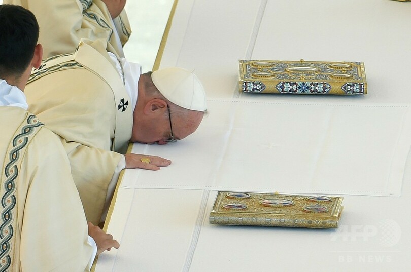 マザー・テレサ「聖人」に、ローマ法王が宣言