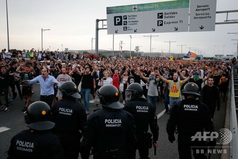 カタルーニャ独立派幹部に長期禁錮刑 バルセロナで抗議デモ