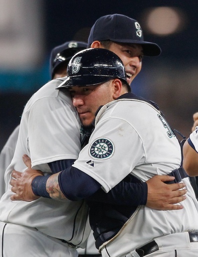 岩隈がノーヒットノーラン達成！日本人投手では野茂氏以来の快挙 写真