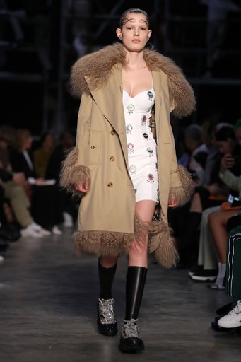 ★美品 バーバリー ★ バーバリー」19/20年秋冬 写真44枚 国際ニュース：AFPBB News