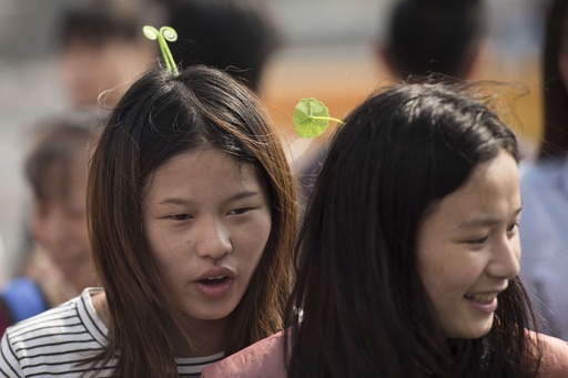 頭から芽が生えた？アンテナ型髪飾りが中国で人気 写真12枚 国際ニュース：AFPBB News