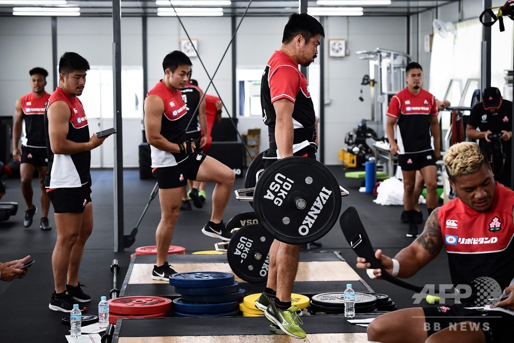 日本代表がジムで汗流す、アイルランド戦を控え ラグビーW杯