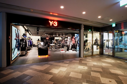 Y-3」国内最大店舗、表参道ヒルズに3月18日オープン 写真5枚 国際