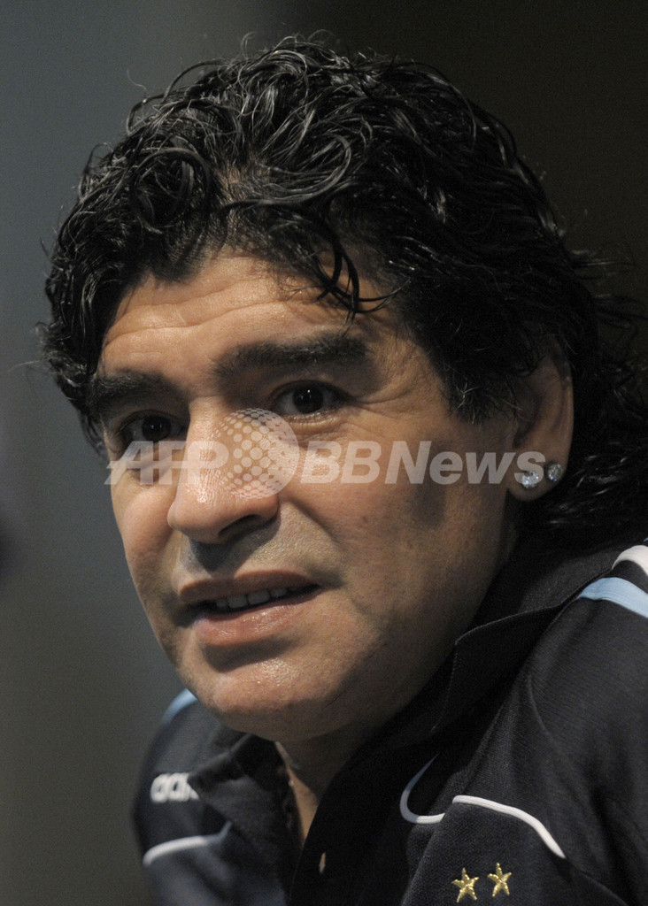 マラドーナ監督 「ロナウドよりメッシが上」 マラドーナ監督 「ロナウドよりメッシが上」