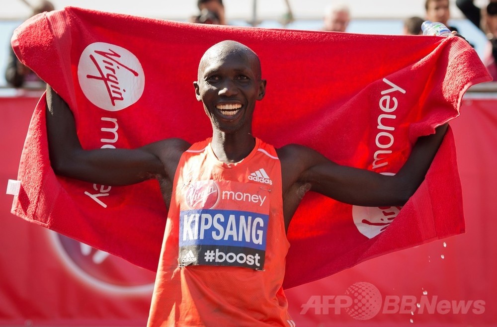 キプサングが大会新で優勝、ファラーは8位 ロンドン・マラソン 写真7枚