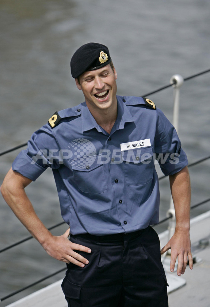 英ウィリアム王子、海軍訓練に参加 写真6枚 国際ニュース：AFPBB News