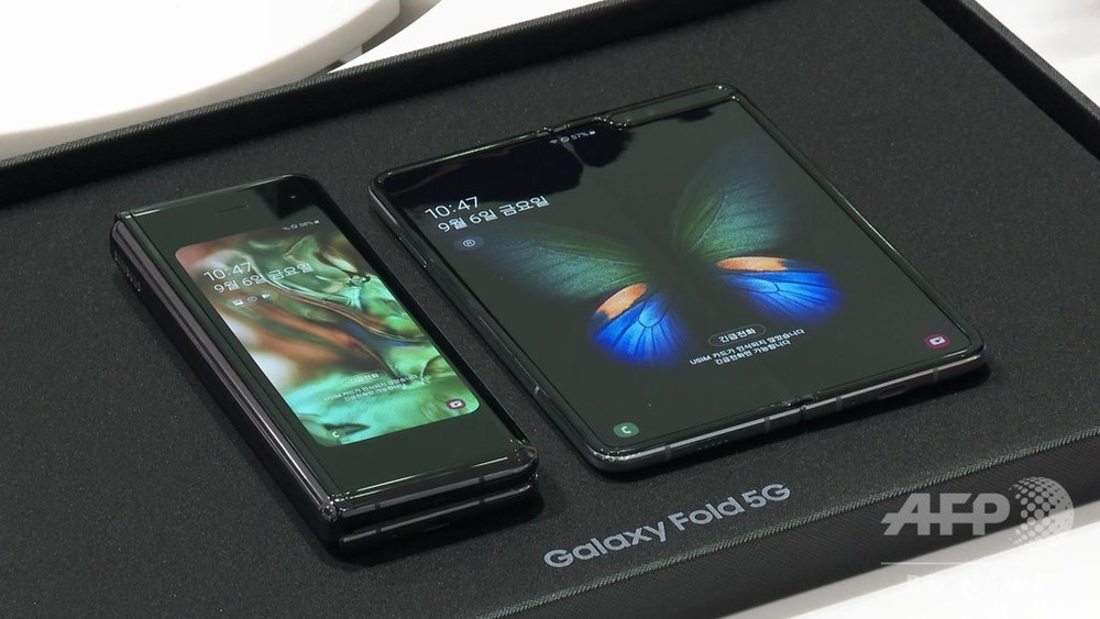 動画 サムスンの折り畳みスマホ Galaxy Fold 韓国で発売 写真1枚 国際ニュース Afpbb News