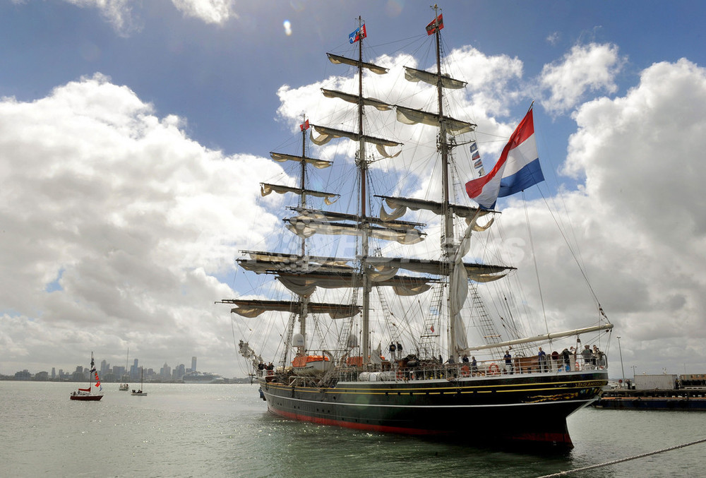 ダーウィンの航海を追体験中、三本マストのオランダ帆船 写真6枚 国際 