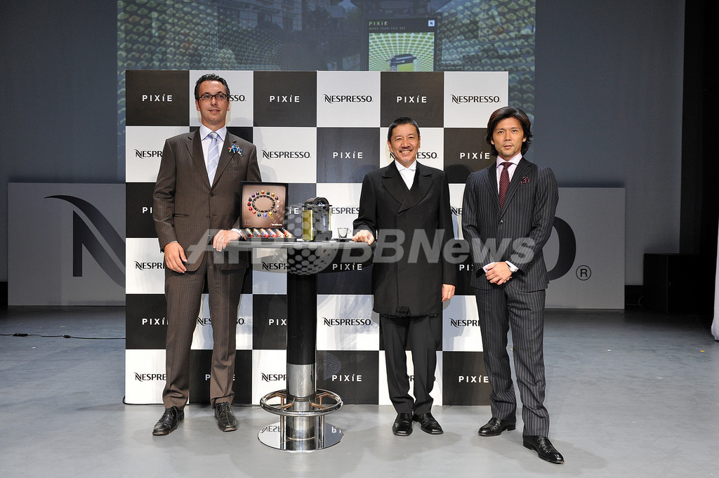 ネスプレッソ「ピクシー」新作記念イベント、奥田瑛二＆Kバレエカンパニーがパフォーマンス