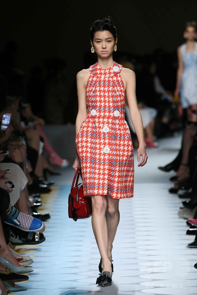 「ミュウミュウ」南青山店オープン、ショー＆パーティーを開催