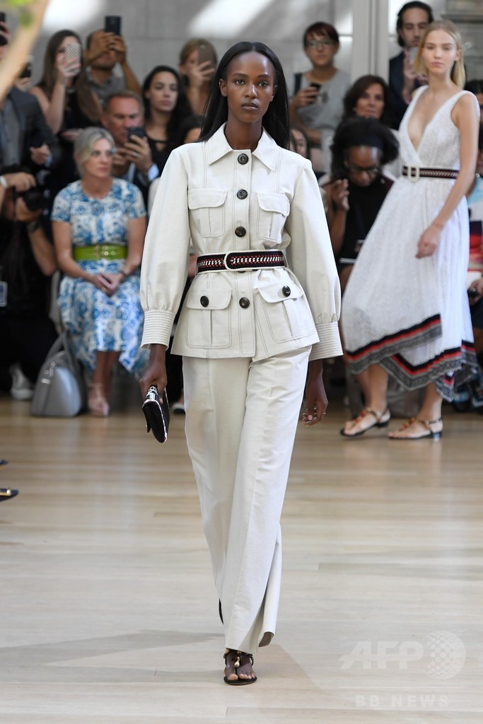 「オスカー・デ・ラ・レンタ」17年春夏