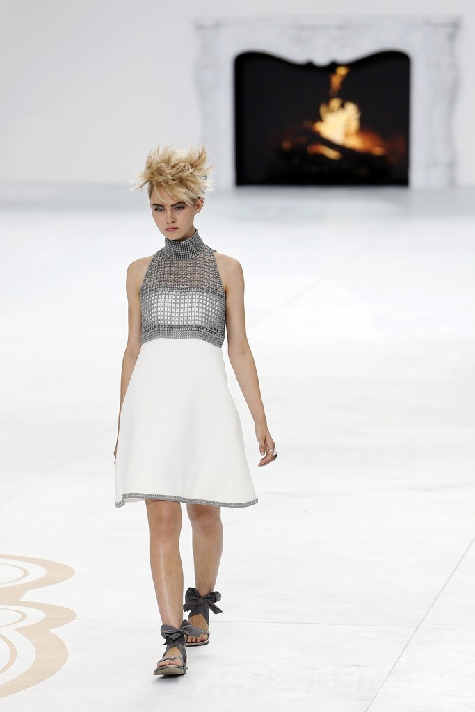 ル・コルビュジエとヴェルサイユ宮殿の融合、「シャネル」14/15年秋冬オートクチュール