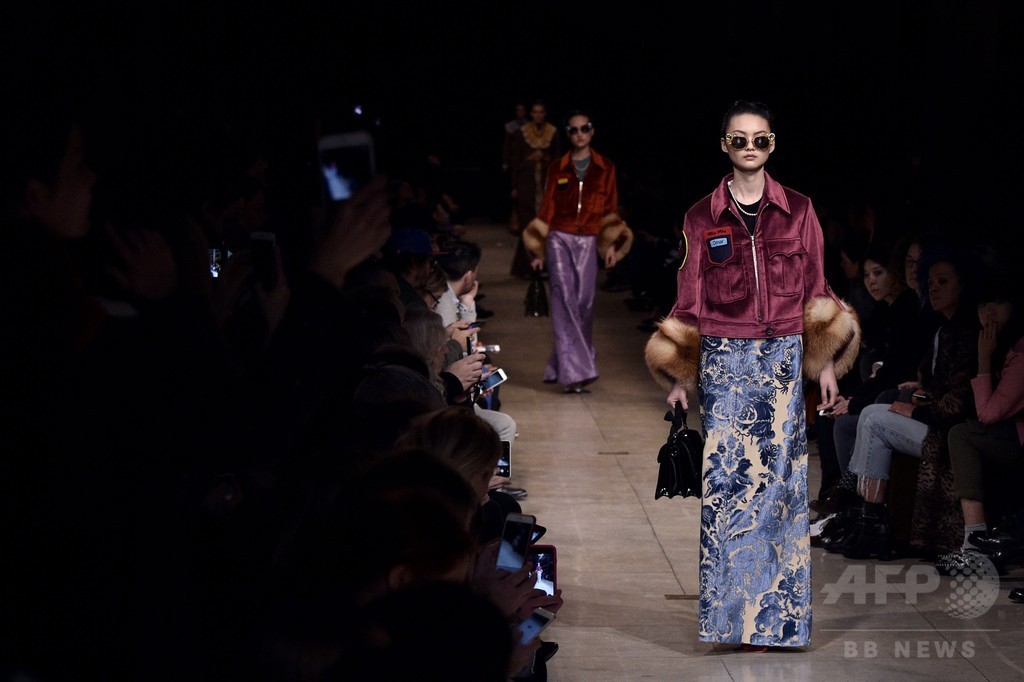 「ミュウミュウ」16/17年秋冬