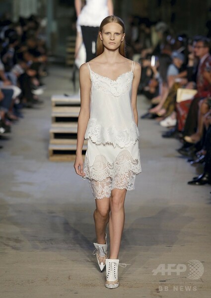 「ジバンシィ」16年春夏コレクション