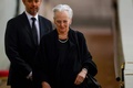 エリザベス英女王のひつぎが安置されているロンドンのウェストミンスターホールに弔問に訪れたデンマークの女王マルグレーテ2世とフレデリック皇太子（2022年9月18日撮影）。(c)JOHN SIBLEY / POOL / AFP
