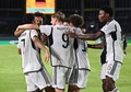 サッカーU-17W杯決勝、ドイツ対フランス。パリス・ブルナー（左）のゴールを喜び合うドイツの選手（2023年12月2日撮影）。(c)Adek BERRY/AFP