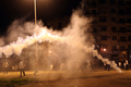 カイロ（Cairo）・タハリール広場（Tahrir square）でデモ隊に催涙ガスを発射する治安部隊（2011年6月29日撮影）。(c)AFP/KHALED DESOUKI