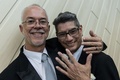 ブラジル・リオデジャネイロ（Rio de Janeiro）にある州最高裁判所で、集団結婚式を挙げた同性カップル（2013年12月8日撮影）。(c)AFP/YASUYOSHI CHIBA