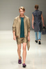 15年春夏「メルセデス・ベンツ ファッション・ウィーク 東京（Mercedes-Benz Fashion Week TOKYO）」で新作を発表したミスター・ジェントルマン（MR.GENTLEMAN）（2014年10月18日撮影）。(c)AFPBB News/JFWO/MBFWT