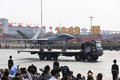 中国の首都北京の天安門広場で行われた軍事パレードで披露された無人機（2019年10月1日撮影、資料写真）。(c)GREG BAKER / AFP