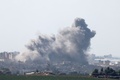 パレスチナ自治区ガザ地区に対するイスラエル軍の空爆（2023年10月15日撮影）。(c)JACK GUEZ / AFP