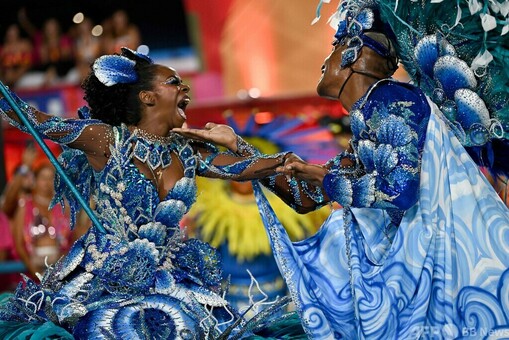 リオのカーニバル最高潮 3年ぶり通常開催 写真40枚 国際ニュース