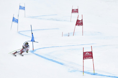 冬季長野オリンピック　大回転ポール旗 全長4キロ・旗門数320のアルペンスキー回転レース開催、仏 写真1
