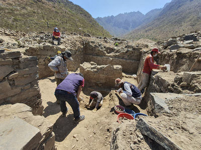 先スペイン期「ワリ文化」の遺跡発見 日・ペルーの考古学者チーム