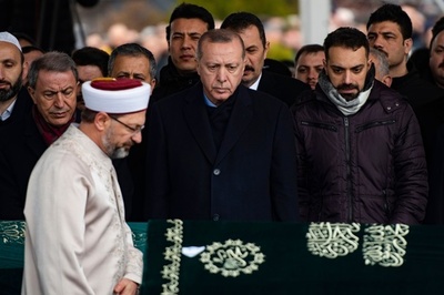 イスタンブールのアパート崩壊、死者21人に 大統領が現場訪問