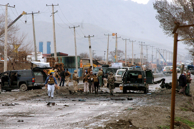 タリバンが輸送車列を襲撃、死者17人、行方不明者4人 - アフガニスタン