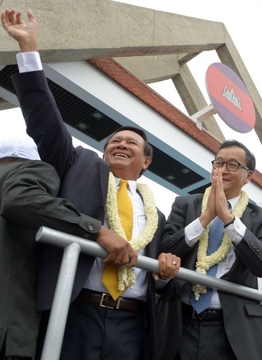 仏亡命のカンボジア野党党首、総選挙前に帰国