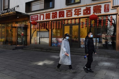 習主席、異例の治療現場視察 WHO、海外感染の広がりに警鐘