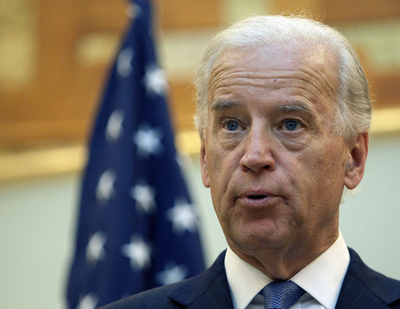 バイデン米副大統領がイラク訪問、宗派間対立に介入しない方針示す