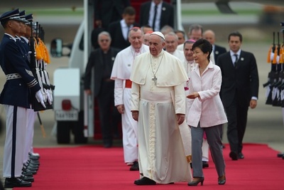 ローマ法王が25年ぶり訪韓、アジア信者拡大目指し
