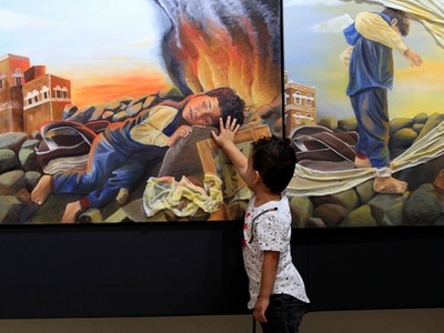 「全人類へのメッセージ」、内戦犠牲者を描いた展覧会 イエメン