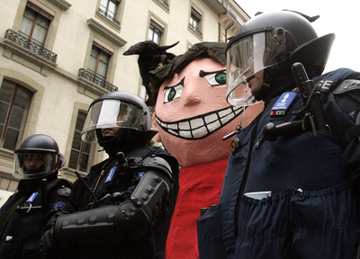 スイス警察、ダボス会議反対デモで60人逮捕