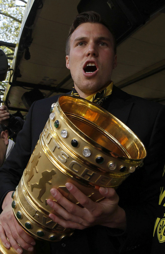 国内2冠達成のドルトムントが優勝パレード