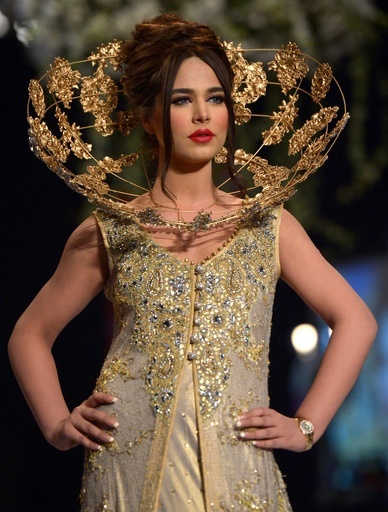 ＜パンテーン・ブライダル・クチュール・ウィーク 2014＞Tabassum Mughalら