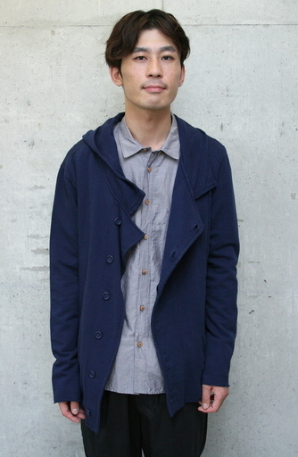 ＜ファッション業界の人々＞素材のコントラストで魅せる大人カジュアル