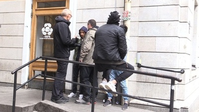 難民認定申請の審査、精神的苦痛から薬物に アフガンの若者たち